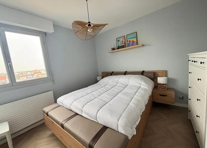 Διαμέρισμα T3 Au 6e Etage Avec Balcon Et Vue - Fr-1-197-200 *