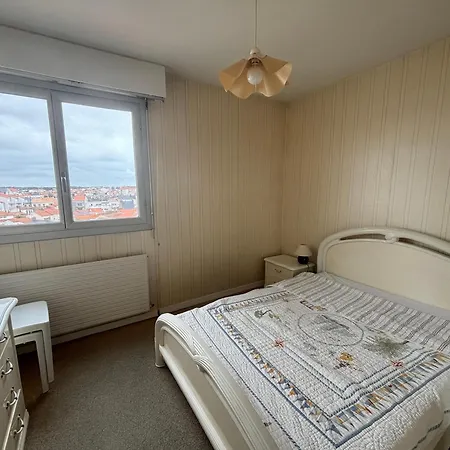 T3 Au 6e Etage Avec Balcon Et Vue - Fr-1-197-200