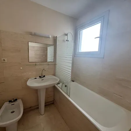 Διαμέρισμα T3 Au 6e Etage Avec Balcon Et Vue - Fr-1-197-200 *
